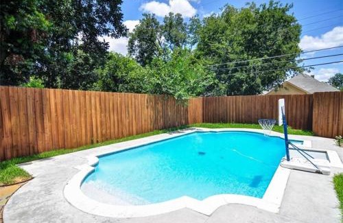 Kessler House | Winnetka Heights Hideaway