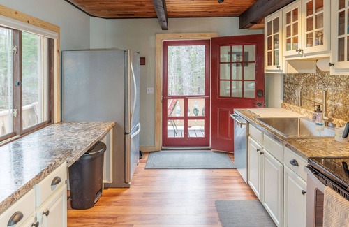 Moultonborough Ski Chalet | Winnipesaukee Cabin w beach/boat ramp access- .75 mile to the lake!