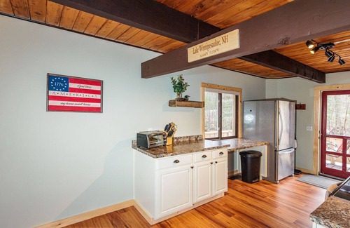 Moultonborough Ski Chalet | Winnipesaukee Cabin w beach/boat ramp access- .75 mile to the lake!