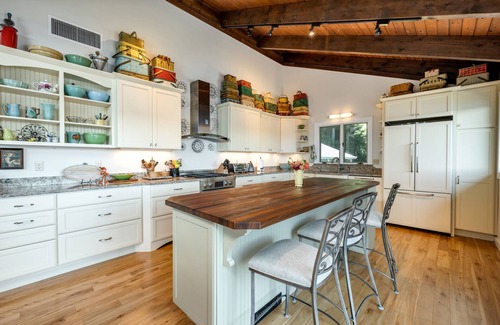 Meredith House | Winnipesaukee Waterfront Home And Guest House Sleeps 14