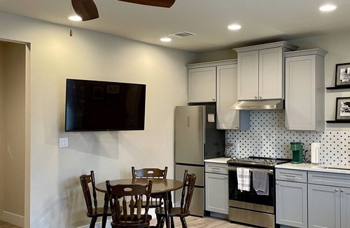 Crestview Apartment | Winstead Walkup - North Central Austin, Crestview