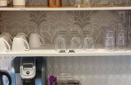 Lodi House | WINTER SPECIAL~ Local Tastings of Lodi~Steam Shower~Tesla Charger