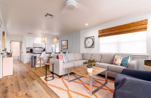 Harbor Oaks House | Winter Texans Welcome, On water & next to pool. Boat rental 5 min walk.
