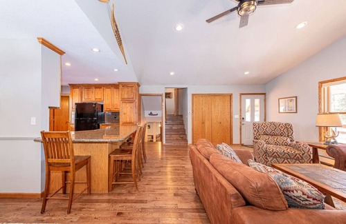 Grand View Highlands Cabin | Winter time escape in the Rockies