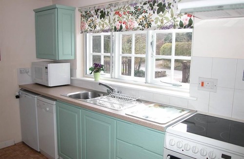 Chilmark Cottage | WINTERBOURNE COTTAGE, family friendly, with a garden in Chilmark