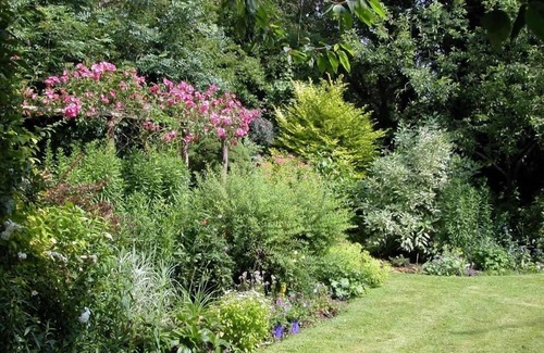 Chilmark Cottage | WINTERBOURNE COTTAGE, family friendly, with a garden in Chilmark