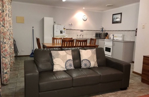 Emu Bay Cottage | Wintersun Holiday Cottages | Emu Bay | King George