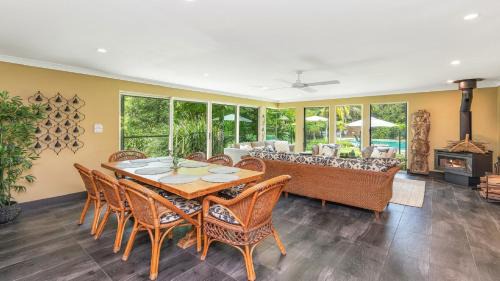 Macmasters Beach House | 'Wirreanda Retreat - Acreage' by Accom Holidays
