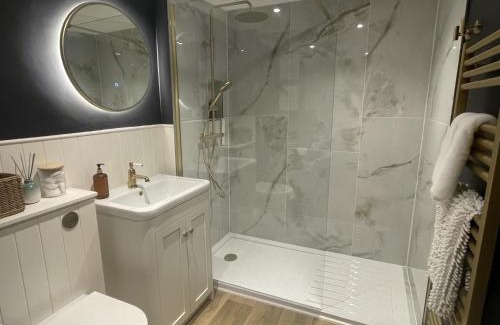 Whaddon House | Wisteria Cottage - 2 bed near Bath & many NT sites
