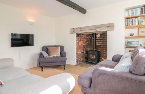 Little Malvern Cottage | WISTERIA COTTAGE, family friendly in Colwall, Herefordshire
