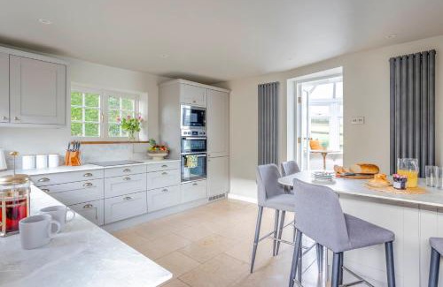 Upton Cheyney House | Wisteria View with hottub & cabin sleeps 20
