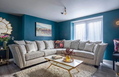 Upton Cheyney House | Wisteria View with hottub & cabin sleeps 20