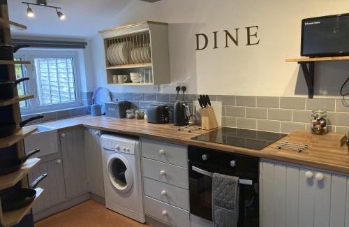 Pershore House | Witcroft Cottage