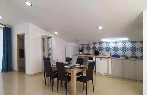 Porto de Mos House | With a view of Serra de Aire e Candeeiros, with a calm location (Petfriendly).