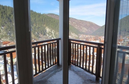 Samokov Apartment | With mountain views, Panoramic Apartment 301 in Eagle Rock Complex