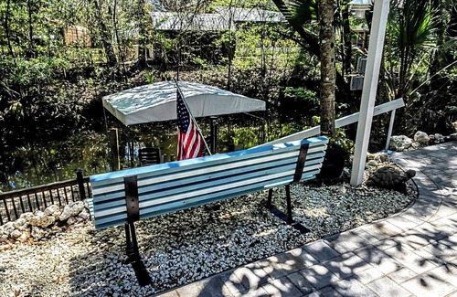 Inglis House | Withlacoochee River, 2/2,pet friendly, sleeps 6, fishing, scalloping, boating.