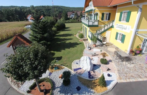 Jennersdorf Apartment | Wohlfühl-kuschelzimmer 4 Pers. - Hotel-garni Thermenglück
