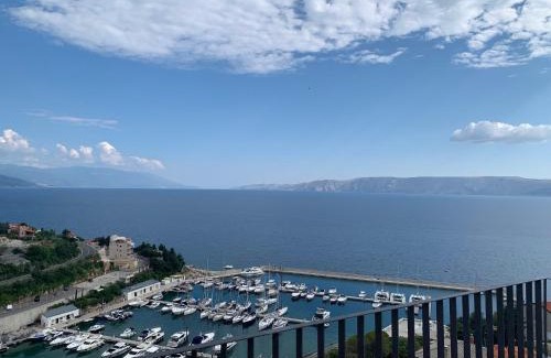Novi Vinodolski Apartment | Wohnen über der Kvarner Bucht