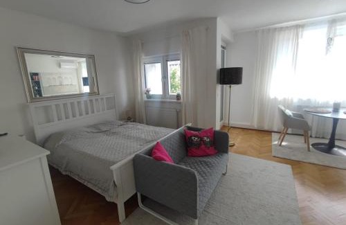 Neunkirchen Apartment | Wohnen bei frau tinz - Studio - Bahnhof- und Zentrumsnähe