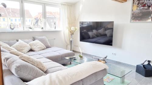 Western Ring Area Apartment | Wohnung Famous, 100qm, Klima, Loggia, 24h Checkin, bis 5 Personen