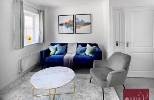 Winnersh Apartment | Wokingham - 2 Bedroom House - With Garden