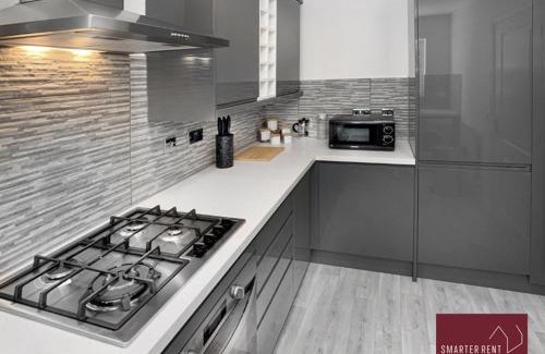 Winnersh Apartment | Wokingham - 2 Bedroom House - With Garden