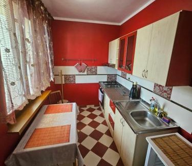 Povazska Bystrica Apartment | WOLF APARTMAN Luxusné a pokojné ubytovanie s plochou TV a optickým internetom priamo v Považskej Bystrici Tichá lokalita s bezplatným parkovaním Všade blízko Vhodné pre jednotlivcov rodiny pracovné cesty turistiku aj oddych Plne vybavená kuchyňa
