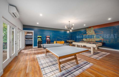 Wolf Laurel House | Wolf Summit Retreat Hot Tub Arcade Games