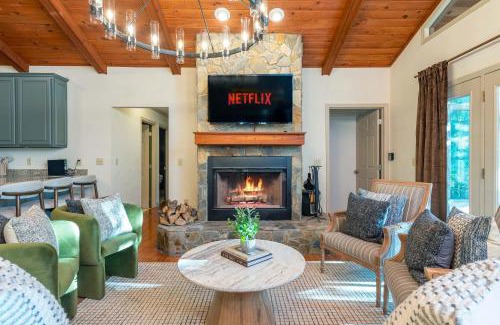 Wolf Laurel House | Wolf Summit Retreat Hot Tub Arcade Games