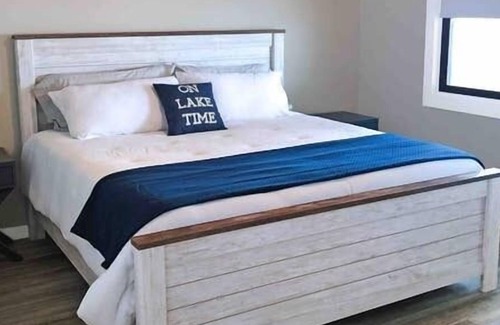 Grove House | Wolfcreekretreat - Remodeled, with dock