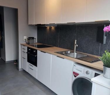 Sint-Lambrechts-Woluwe Apartment | Wolu Flat - Entire housing