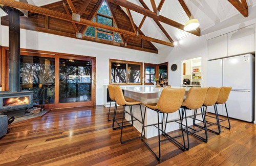 Wolvi House | Wolvi Mountain Retreat - Ocean views & Fireplace