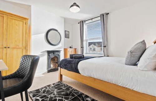 Wolverhampton House | Wolverhampton Townhouse - 3BR - Business & Leisure guests