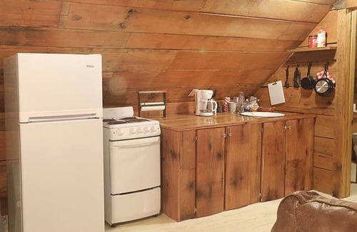 Eustace Cabin | Wonderful 13 Acre East Texas Getaway near Canton on 3 Stocked Ponds!