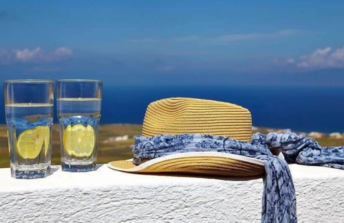 Finikia Apartment | Wonderful 1BR Suite Near Oia Naval Museum