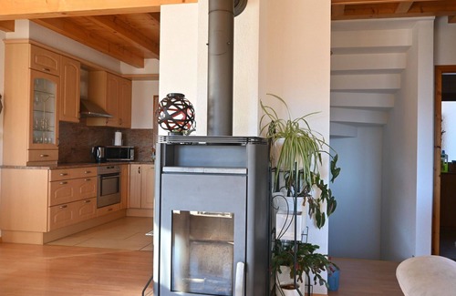Chamoson House | Wonderful private villa for 8 people with WIFI, TV, terrace, pets allowed and parking