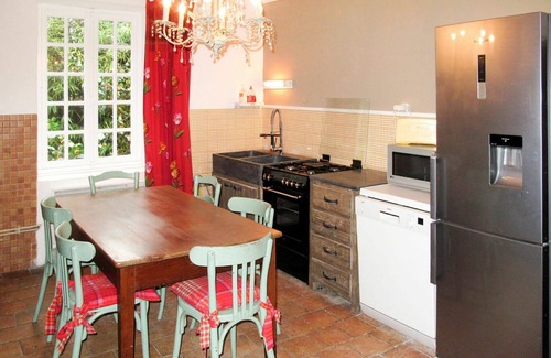 Saint-Sulpice-les-Feuilles House | Wonderful private villa with WIFI, hot tub, private pool, TV, patio, pets allowed and parking