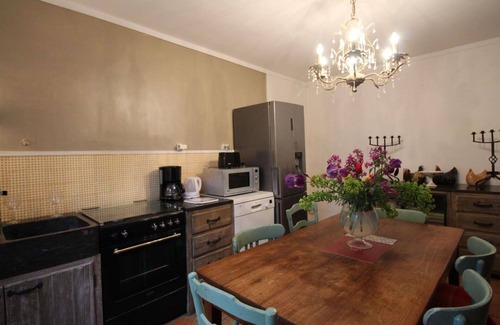 Saint-Sulpice-les-Feuilles House | Wonderful private villa with WIFI, hot tub, private pool, TV, patio, pets allowed and parking