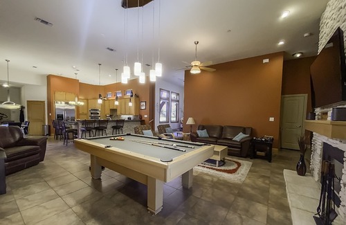 Bartonville House | Wonderful home on tree covered 2 acre estate