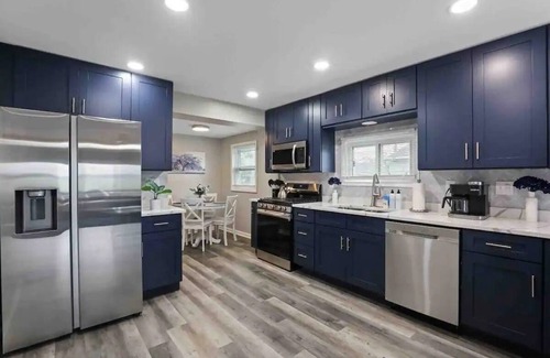 Wood Dale House | Wonderful in Wood Dale, right by ￼O’Hare airport!