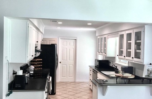 Live Oak House | Wonderful location in Suwannee County's premier neighborhood.