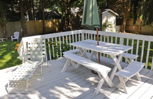 Saybrook Manor Cottage | Wonderful location, walk to beach, private yard, credit cards