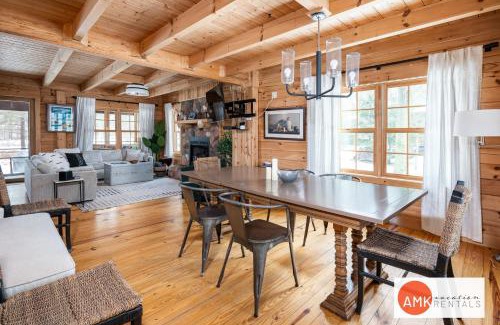 Saugatuck House | Wonderful Log Cabin near private beach and lake access