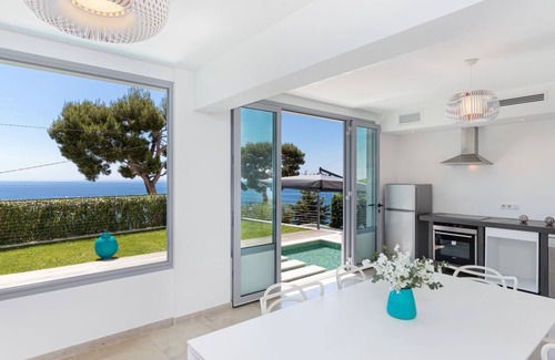 Eze Villa | Wonderful modern Villa, with spectacular view of the Ocean and the Bay of Eze.