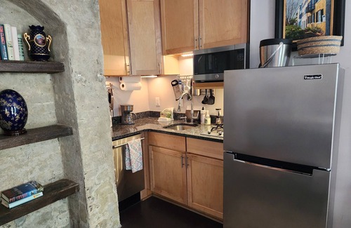 Harleston Village Apartment | Wonderful one bed one bath apartment n location south of Calhoun Street