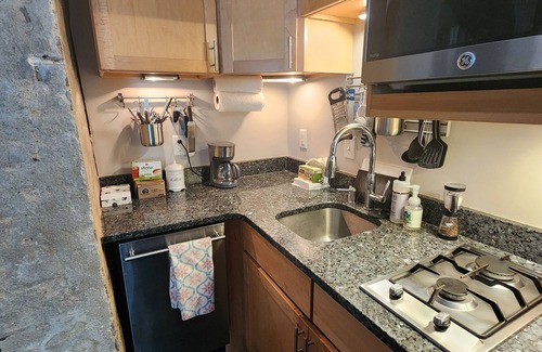 Harleston Village Apartment | Wonderful one bed one bath apartment n location south of Calhoun Street