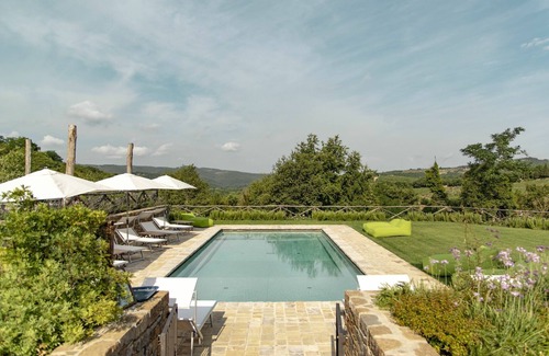 Radda in Chianti Villa | Wonderful private villa with WIFI, A/C, private pool and parking, close to Greve In Chianti