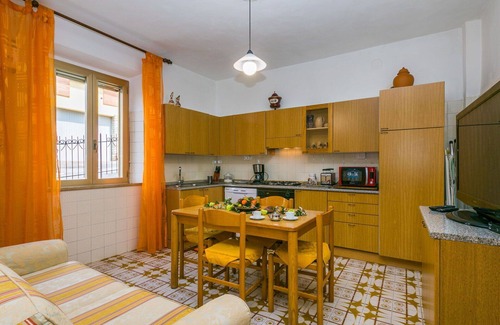 Montefollonico House | Wonderful private villa with WIFI, A/C, TV, patio, pets allowed, panoramic view and parking