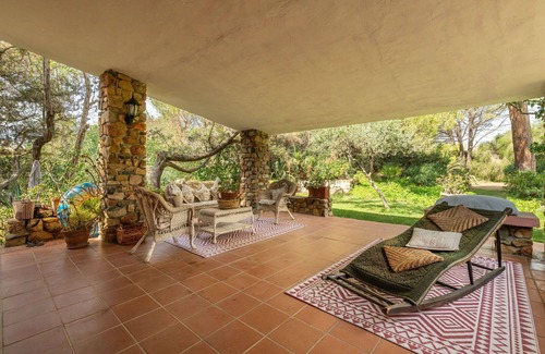 Notteri Villa | Wonderful private villa for 8 guests with A/C, TV, patio, pets allowed and parking