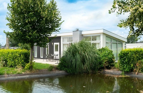 Municipality of Waalwijk House | Wonderful private villa for 4 people with pool, WIFI, TV, terrace and parking